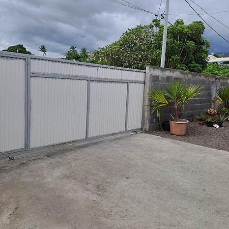 Laure Hebergement Loue Des Lits En Dortoir Hostel Faaa Exterior photo