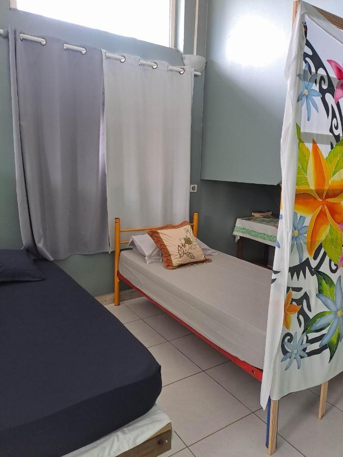 Laure Hebergement Loue Des Lits En Dortoir Hostel Faaa Exterior photo