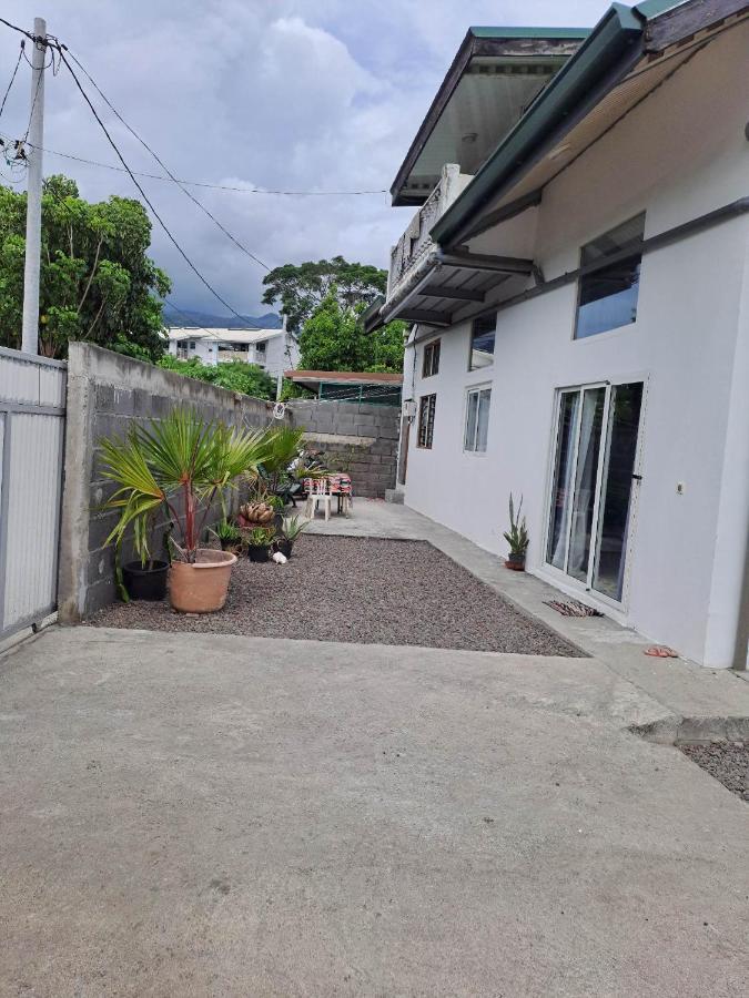 Laure Hebergement Loue Des Lits En Dortoir Hostel Faaa Exterior photo